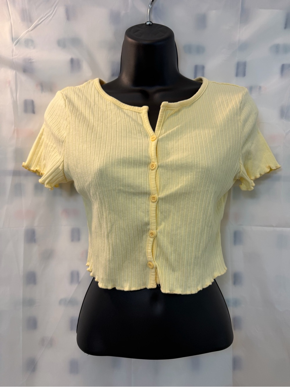 SHEIN Pale Yellow Ribbed Button Crop Top